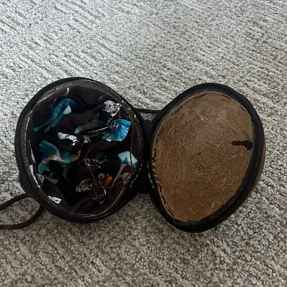 New Hawaiian coconut purse - Picture 3 of 4